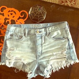 Vintage hi-rise festival shorts 💘